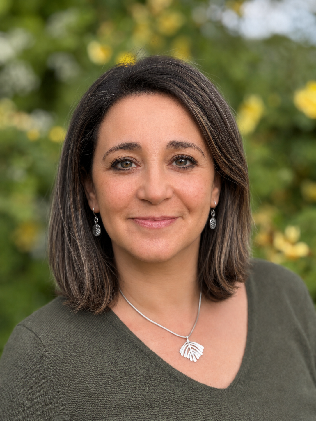 Portrait of Jeanne Corcos-Conisbee, complementary therapist at Sérénité